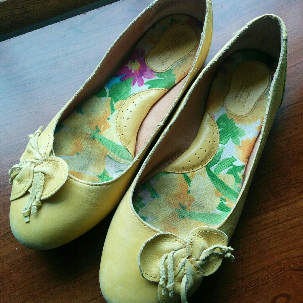 Born Yellow flats